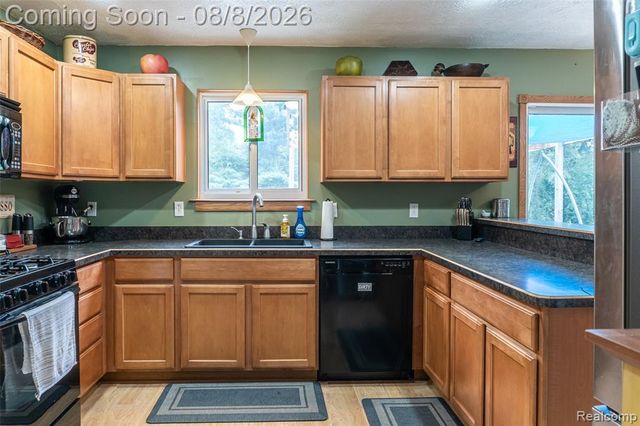 8796 Coyle Drive, Pinckney, MI 48169
