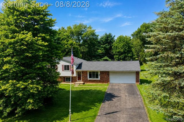 8796 Coyle Drive, Pinckney, MI 48169