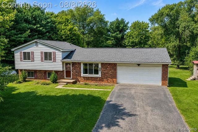 8796 Coyle Drive, Pinckney, MI 48169