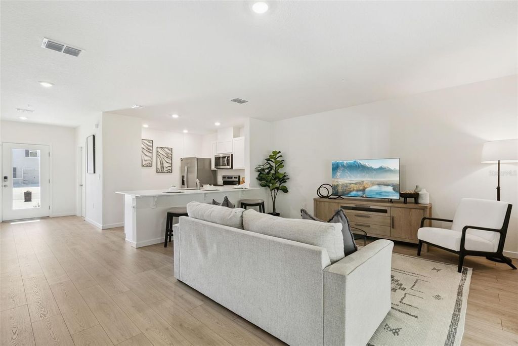 Image 5 of property listing at 3511 WYE OAK DRIVE, Apopka, FL 32703