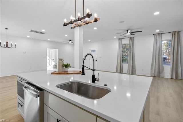 5111 Sweetbriar CIR, Portsmouth, VA 23703