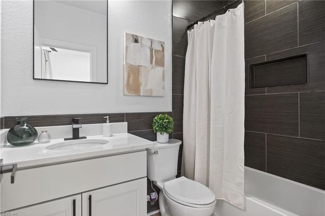 5111 Sweetbriar CIR, Portsmouth, VA 23703