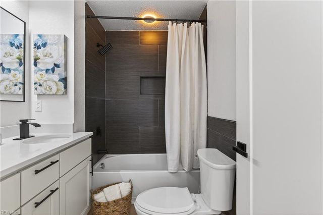 5111 Sweetbriar CIR, Portsmouth, VA 23703