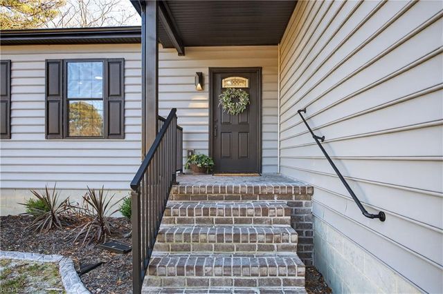 5111 Sweetbriar CIR, Portsmouth, VA 23703