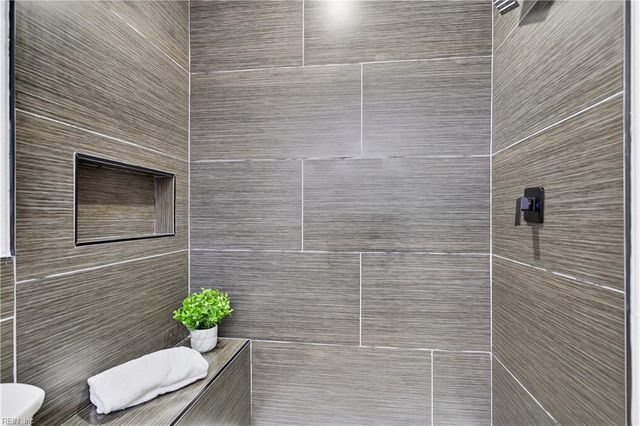 5111 Sweetbriar CIR, Portsmouth, VA 23703