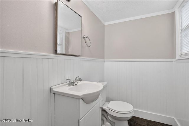 2137 Crittenden Dr, Louisville, KY 40217