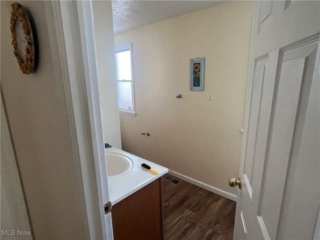 7704 Brinsmade Avenue, Cleveland, OH 44102