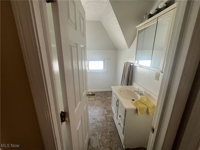 7704 Brinsmade Avenue, Cleveland, OH 44102