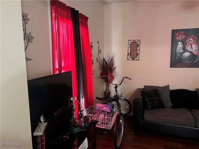 7704 Brinsmade Avenue, Cleveland, OH 44102