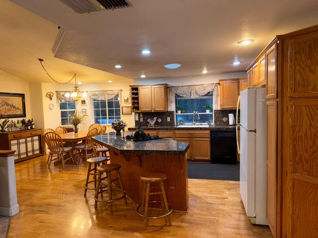 645 Rigby Ln, Applegate, CA 95703