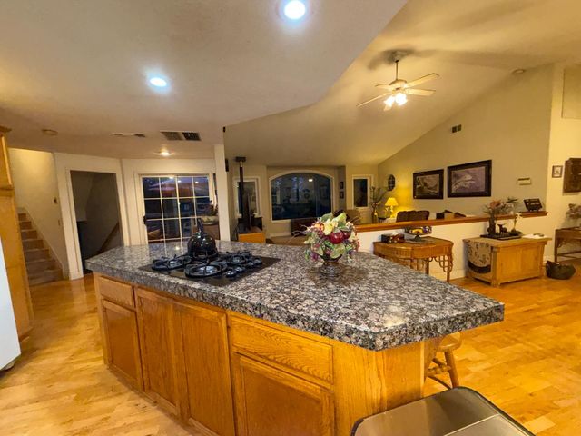 645 Rigby Ln, Applegate, CA 95703