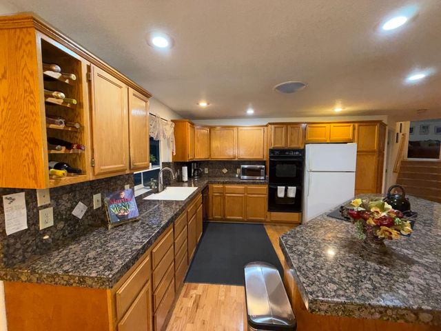 645 Rigby Ln, Applegate, CA 95703