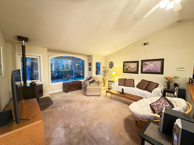 645 Rigby Ln, Applegate, CA 95703