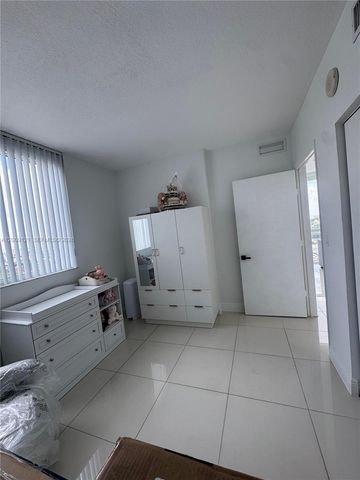 1871 NW S River Dr 2005, Miami, FL 33125