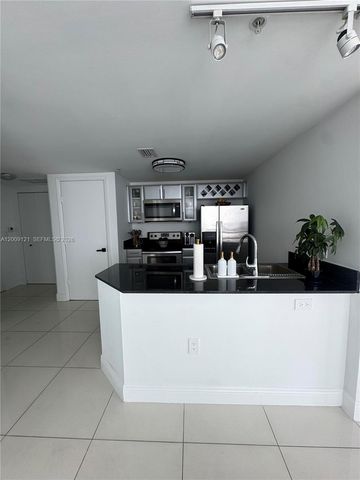 1871 NW S River Dr 2005, Miami, FL 33125