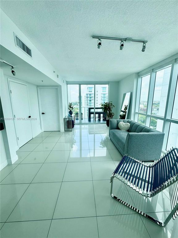 1871 NW S River Dr 2005, Miami, FL 33125