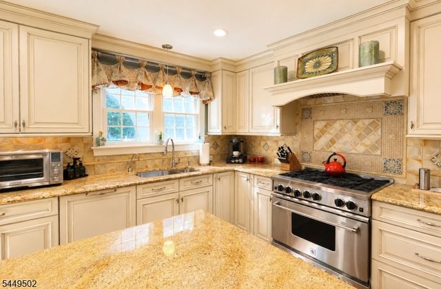 120 Timberhill Dr, East Hanover Twp., NJ 07936