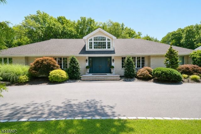 120 Timberhill Dr, East Hanover Twp., NJ 07936