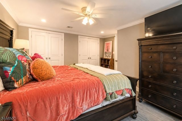 120 Timberhill Dr, East Hanover Twp., NJ 07936