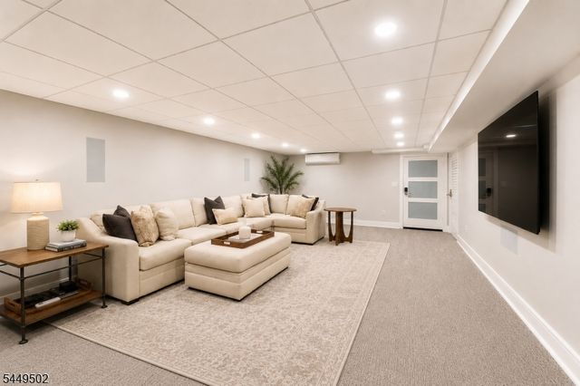 120 Timberhill Dr, East Hanover Twp., NJ 07936