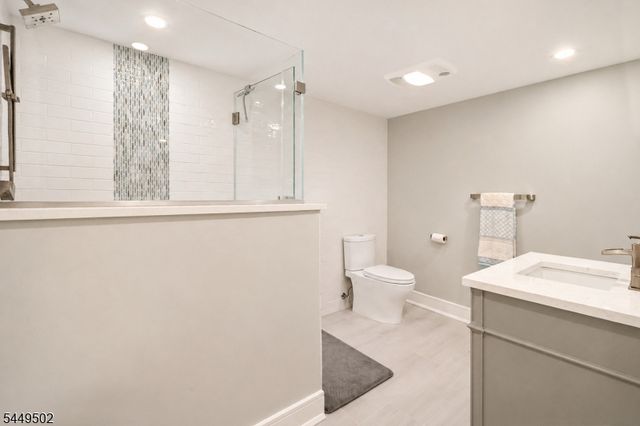 120 Timberhill Dr, East Hanover Twp., NJ 07936