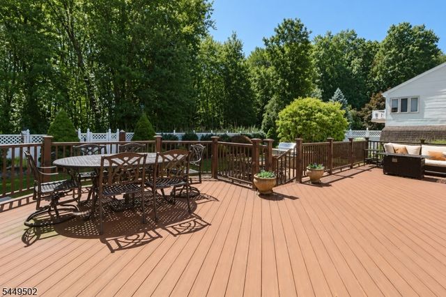 120 Timberhill Dr, East Hanover Twp., NJ 07936