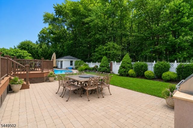 120 Timberhill Dr, East Hanover Twp., NJ 07936