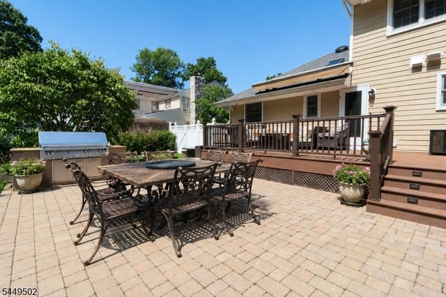 120 Timberhill Dr, East Hanover Twp., NJ 07936