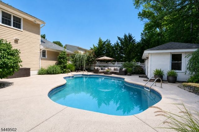 120 Timberhill Dr, East Hanover Twp., NJ 07936