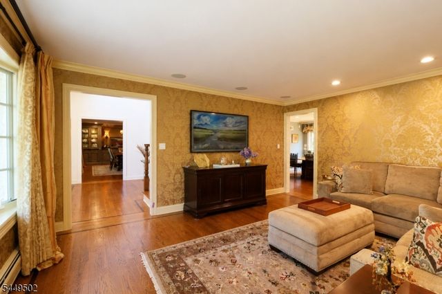 120 Timberhill Dr, East Hanover Twp., NJ 07936