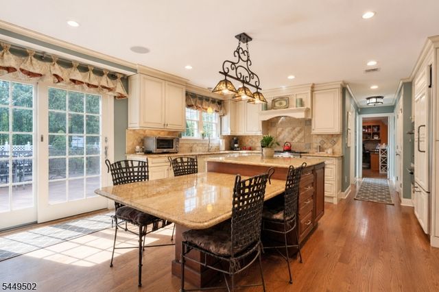 120 Timberhill Dr, East Hanover Twp., NJ 07936