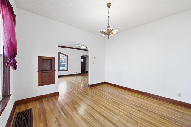 141 N Oliver Ave, Wichita, KS 67208