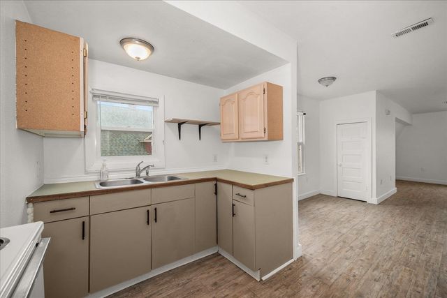 613 W Knox Ave, Spokane, WA 99205