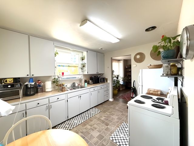 613 W Knox Ave, Spokane, WA 99205