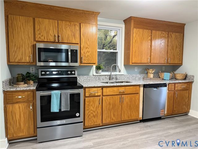 1748 Youngs Rd, Petersburg, VA 23803