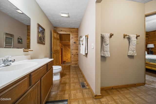 2330 Raymond Hollow Road, Sevierville, TN 37876