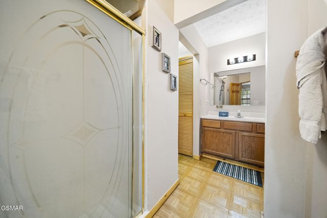 2330 Raymond Hollow Road, Sevierville, TN 37876