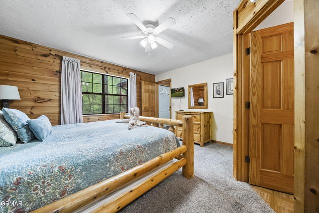 2330 Raymond Hollow Road, Sevierville, TN 37876