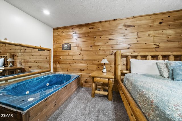 2330 Raymond Hollow Road, Sevierville, TN 37876