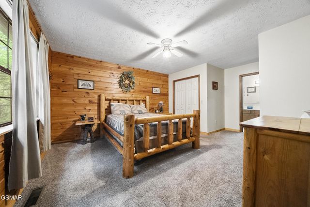 2330 Raymond Hollow Road, Sevierville, TN 37876