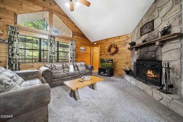 2330 Raymond Hollow Road, Sevierville, TN 37876