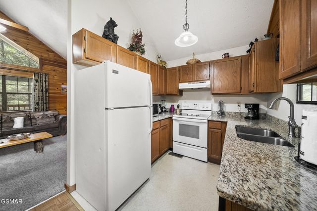 2330 Raymond Hollow Road, Sevierville, TN 37876