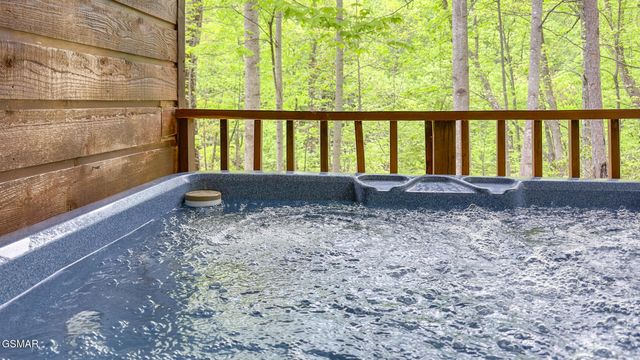 2330 Raymond Hollow Road, Sevierville, TN 37876