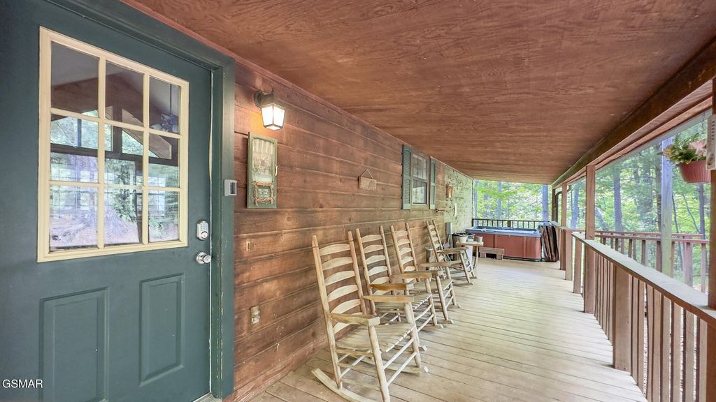 2330 Raymond Hollow Road, Sevierville, TN 37876