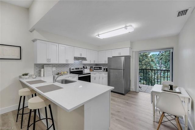 815 Victoria DR # 207, Cape Coral, FL 33904