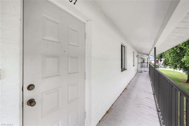 815 Victoria DR # 207, Cape Coral, FL 33904