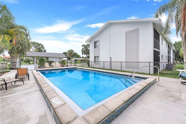 815 Victoria DR # 207, Cape Coral, FL 33904