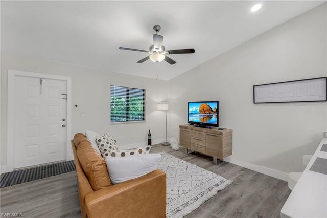 815 Victoria DR # 207, Cape Coral, FL 33904