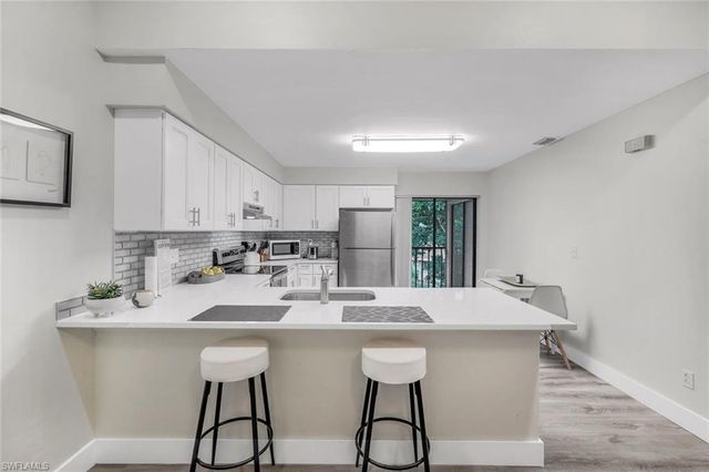 815 Victoria DR # 207, Cape Coral, FL 33904