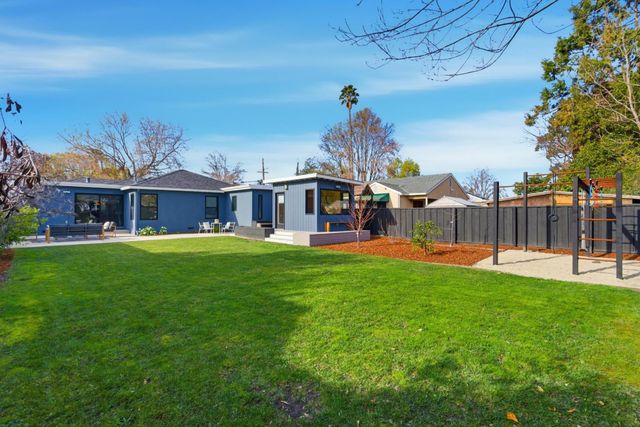 1120 17th Avenue, Redwood City, CA 94063